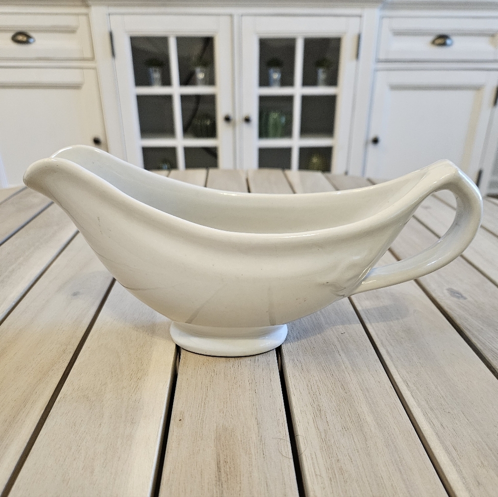 Vintage Tepco China gravy boat. TEPCO USA CHINA" on the bottom. USED